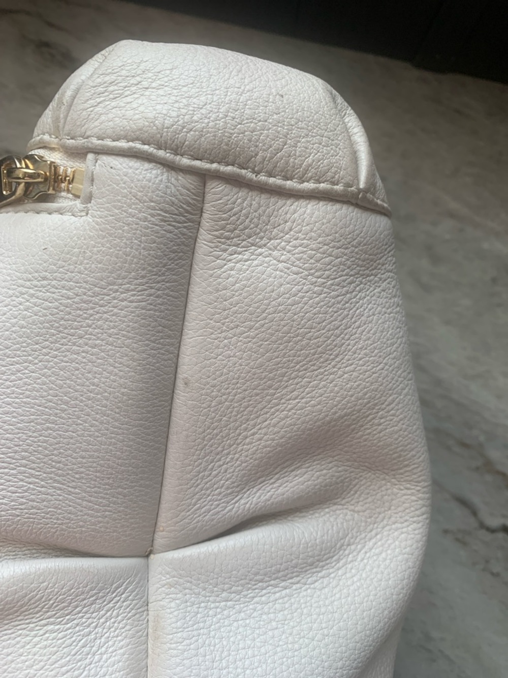 Michael Kors Cream Leather Shoulder Bag with Gold Hardware - Picture 15 of 16